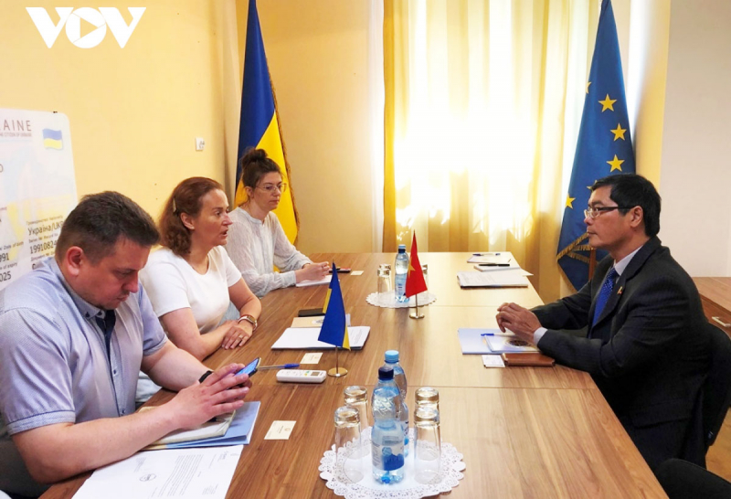 Giải quyết giấy tờ cư trú, di trú cho công dân Việt Nam muốn quay trở về Ukraine -0