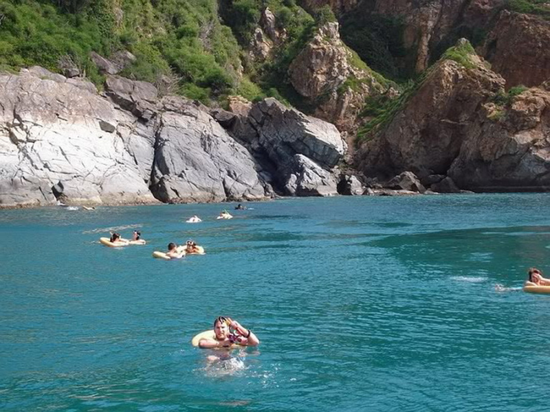 Dive tourism to be halted to protect coral reefs in Nha Trang   -0