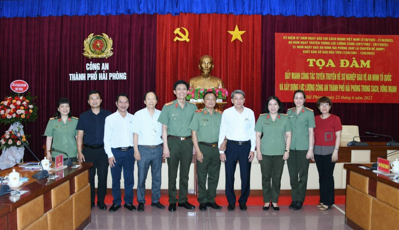 Tọa đàm “Đẩy mạnh tuyên truyền về sự nghiệp bảo vệ an ninh Tổ quốc” -0
