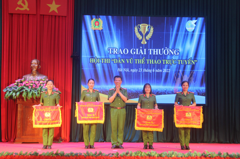 Tuyên dương con CBCS đạt thành tích cao, gia đình tiêu biểu lực lượng Cảnh sát quản lý trại giam -0