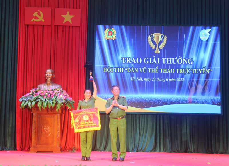 Tuyên dương con CBCS đạt thành tích cao, gia đình tiêu biểu lực lượng Cảnh sát quản lý trại giam -0