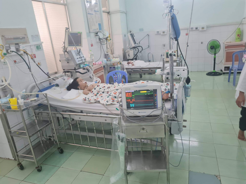 Bé gái 10 tuổi sau mổ viêm ruột thừa bị hôn mê sâu đã tử vong -0