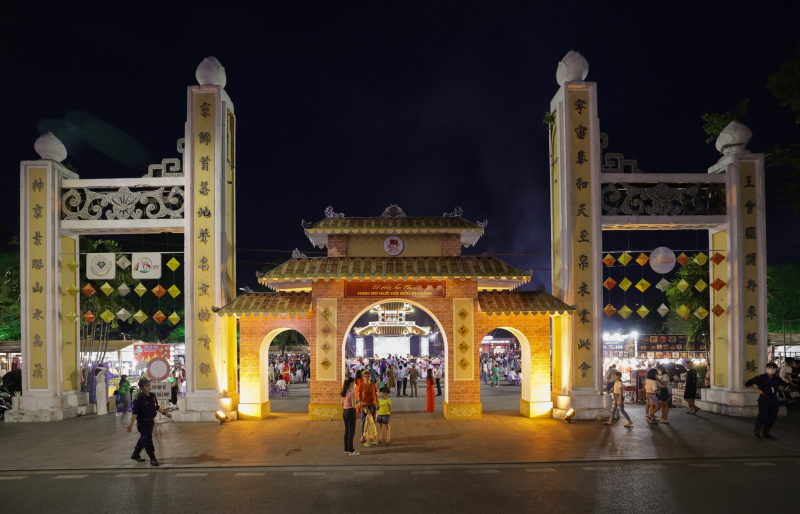 Lễ hội ẩm thực tại Festival Huế 2022 thu hút hàng nghìn du khách -1