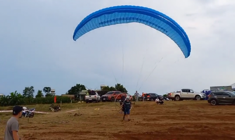 Bay dù lượn ngắm toàn cảnh “Vịnh Hạ Long trên Tây Nguyên” -0