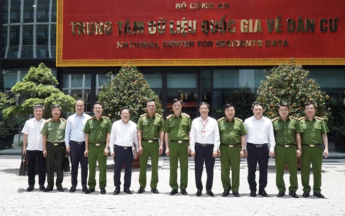 Delegation of Central Economic Commission visits National Population Database Center -0