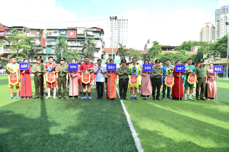 Đối tượng tham gia thi đấu: Sĩ quan, hạ sĩ quan, chiến sĩ, công nhân Công an, hợp đồng lao động hưởng lương từ ngân sách Nhà nước thuộc biên chế các đơn vị trong Cụm thi đua số 2 - Bộ Công an và Cục Công tác đảng và công tác chính trị -0
