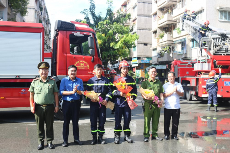 Tuổi trẻ Công an TP Hồ Chí Minh chung tay xây dựng văn minh đô thị -0
