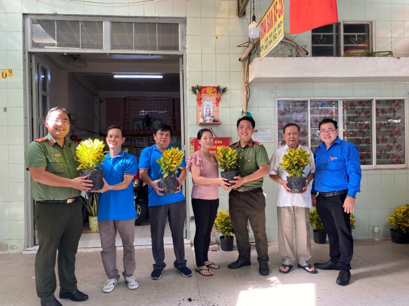 Tuổi trẻ Công an TP Hồ Chí Minh chung tay xây dựng văn minh đô thị -1