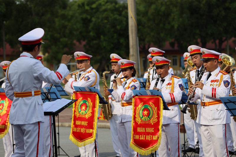 Những khoảnh khắc đẹp của nghệ sĩ – chiến sĩ Công an chuẩn bị cho Nhạc hội Cảnh sát các nước ASEAN+ -5