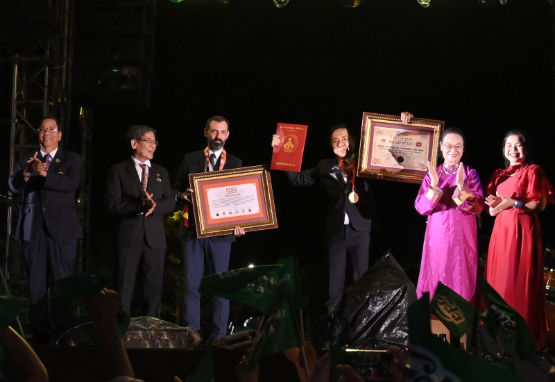 Hai kỷ lục mới được xác lập tại Festival Huế 2022 -0