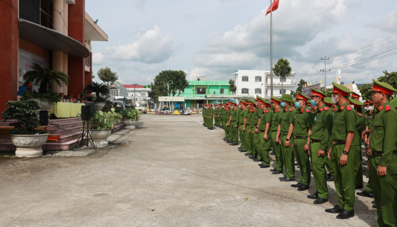 Khen thưởng gần 60 tập thể, cá nhân “3 cùng” với người dân -0