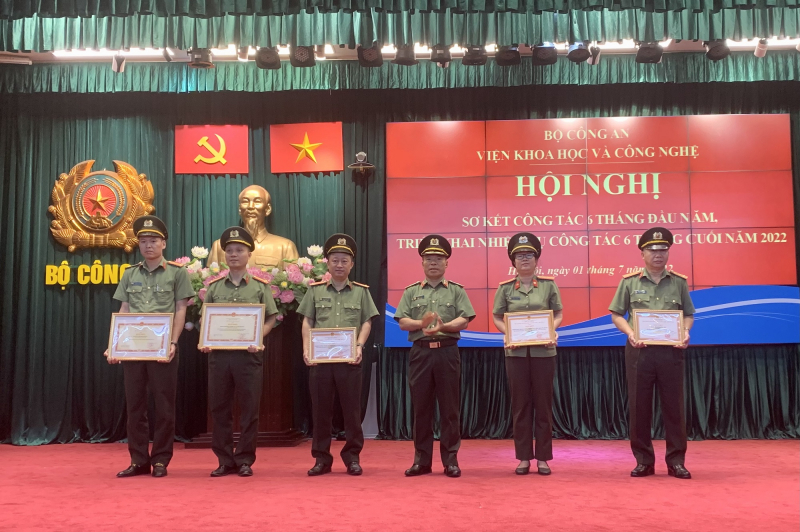 Đẩy mạnh  nghiên cứu, ứng dụng thành tựu khoa học vào công tác Công an -0