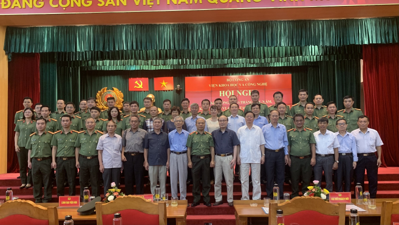 Đẩy mạnh  nghiên cứu, ứng dụng thành tựu khoa học vào công tác Công an -0