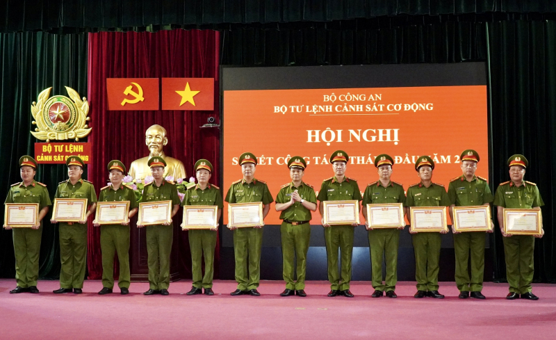 Bộ Tư lệnh Cảnh sát cơ động sơ kết 6 tháng đầu năm 2022 -1