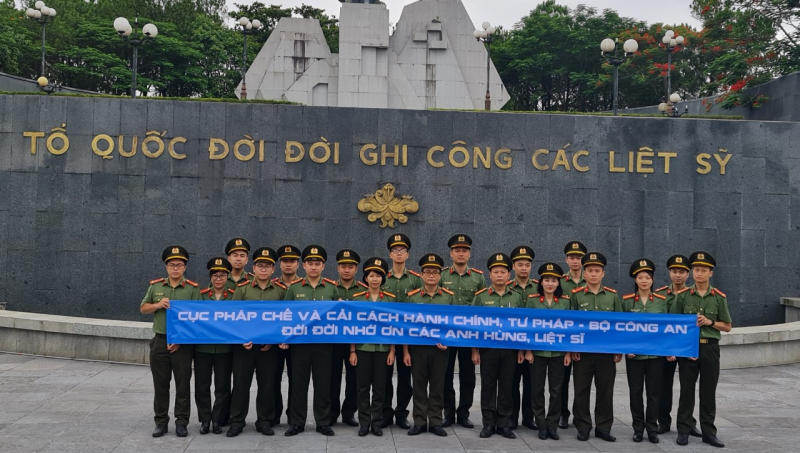 Cục Pháp chế và cải cách hành chính, tư pháp về nguồn tại Quảng Trị -1