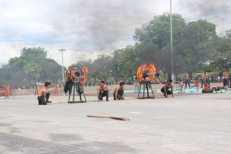 Những màn trình diễn khí công ấn tượng của các nữ Cảnh sát đặc nhiệm -0