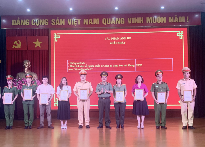 Phong trào Nụ cười chiến sĩ -0