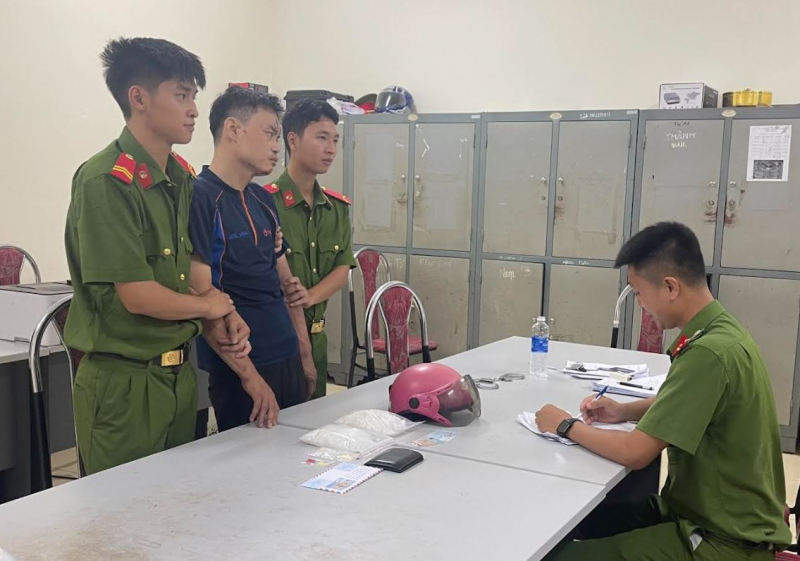 Vận chuyển hơn 800g ketamin với giá cước 20 triệu đồng -0