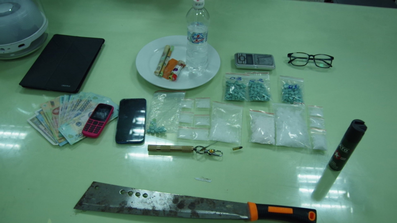 Triệt phá thành công chuyên án, thu giữ súng bút và nhiều ma túy  -0