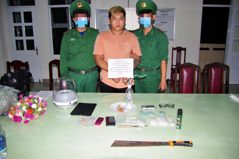 Triệt phá thành công chuyên án, thu giữ súng bút và nhiều ma túy  -0