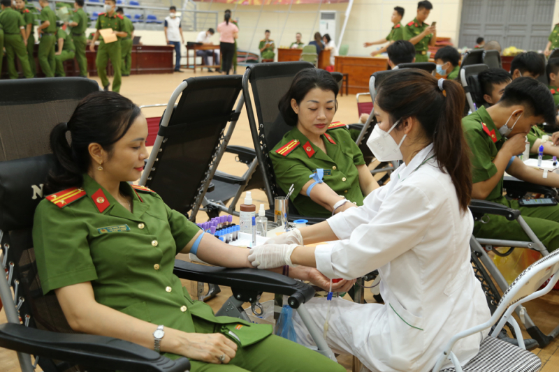 Học viện CSND đóng góp gần 1.300 đơn vị máu trong các đợt hiến máu tình nguyện hè 2022 -0