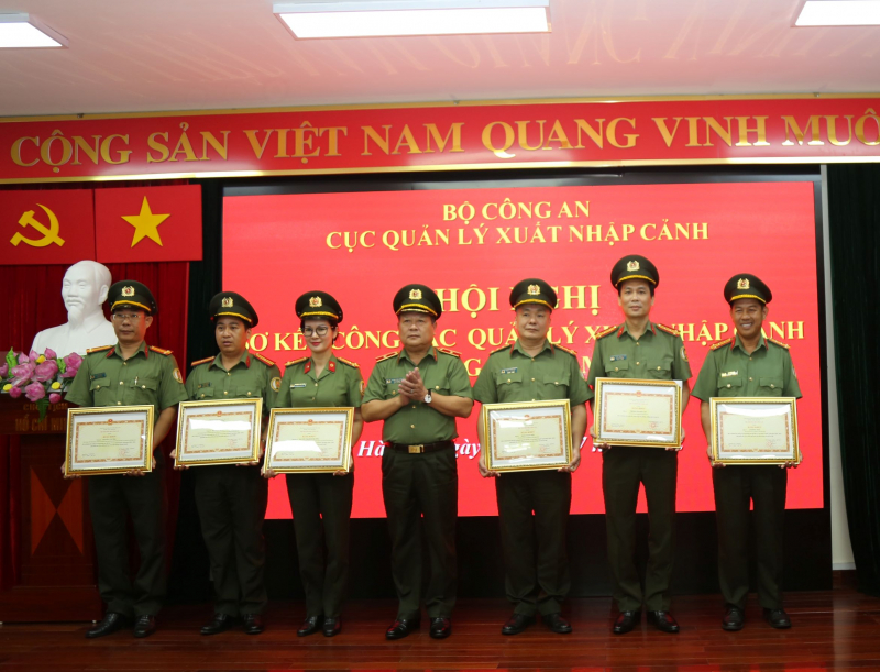 Đẩy mạnh chuyển đổi số trong lĩnh vực quản lý xuất, nhập cảnh -0