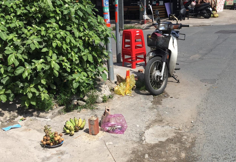 Người đàn ông tử vong bất thường cạnh xe máy -0