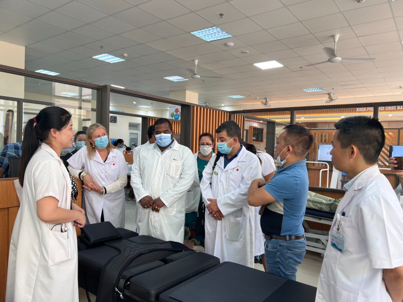 Cuba medical experts work with Hospital 199 -0
