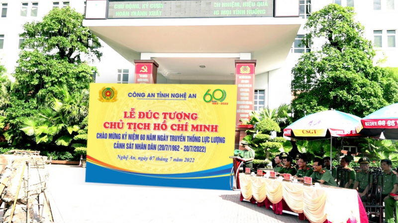 Công an tỉnh Nghệ An đúc chân dung Chủ tịch Hồ Chí Minh -0