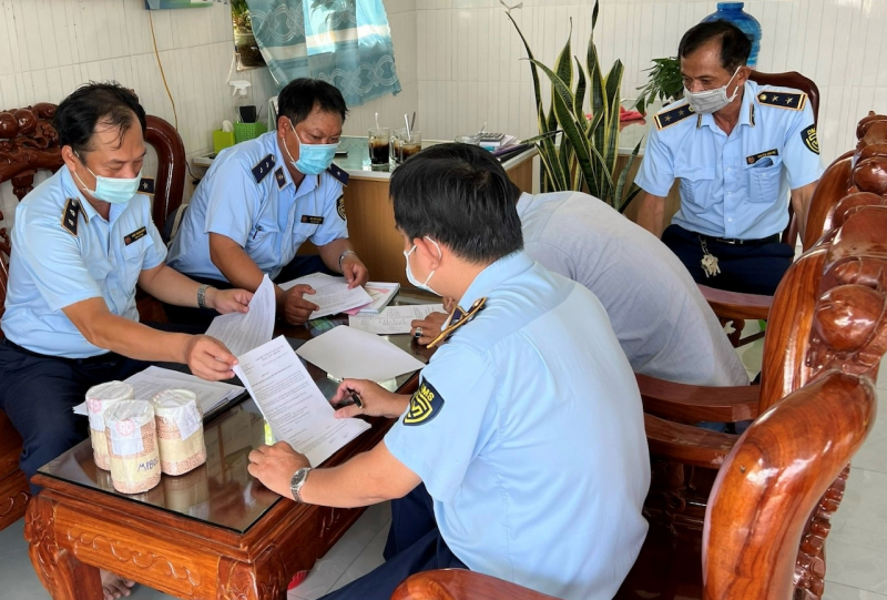 3 chủ hộ kinh doanh phân bón bị phạt hơn 300 triệu đồng -0