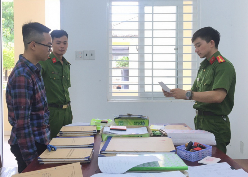           Đang chờ tòa xử tội gây rối lại tiếp tục gây án -0