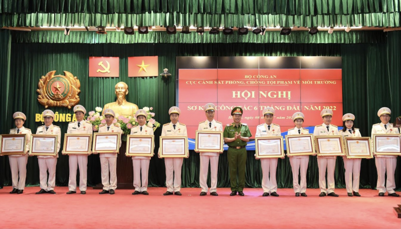 Tăng cường khởi tố các vụ vi phạm nghiêm trọng về môi trường, tài nguyên và an toàn thực phẩm -0