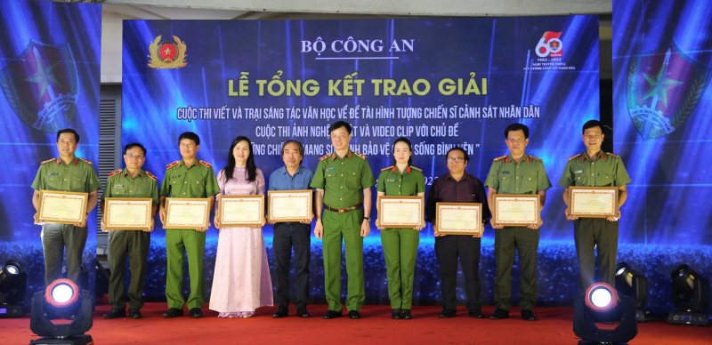 Trao giải sáng tác văn học, các cuộc thi viết, thi ảnh nghệ thuật, video về lực lượng CSND -0