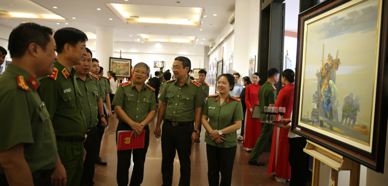 Triển làm và trao giải cuôc thi ảnh, video chủ đề “Những chiến sĩ mang sứ mệnh bảo vệ cuộc sống bình yên” -0