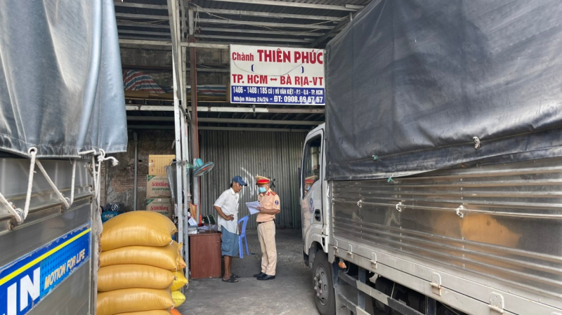 Người dân chung tay giữ trật tự an toàn giao thông -0