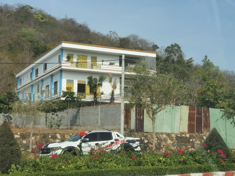 Biệt thự “khủng” mọc trên đất quy hoạch  -0