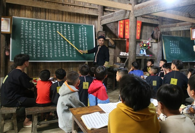 lớp học miễn phí của thày tẩn văn siệu.jpg -0