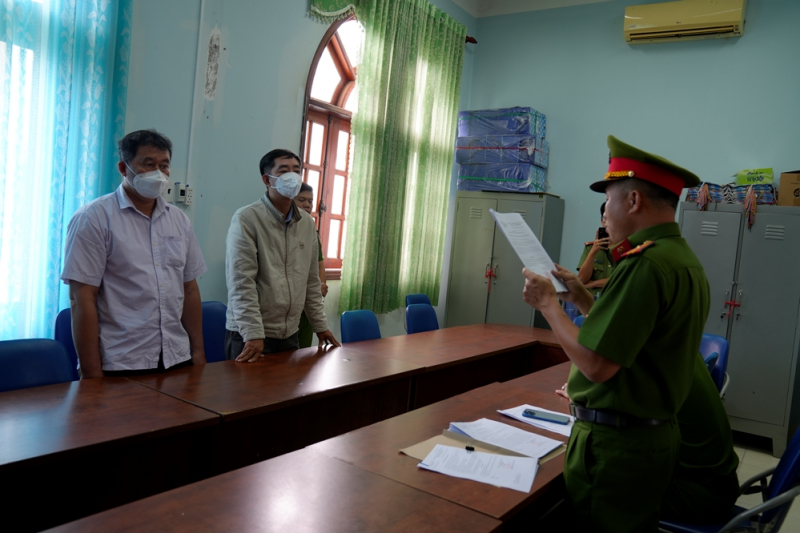 Bắt giam 4 cán bộ kiểm lâm vụ phá rừng phòng hộ trên núi Thị Vải -0