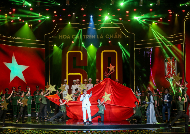 Chương trình giao lưu nghệ thuật “Hoa cài trên lá chắn – 2022”: Khắc họa chân thật, sinh động và ấn tượng về lực lượng CSND -0