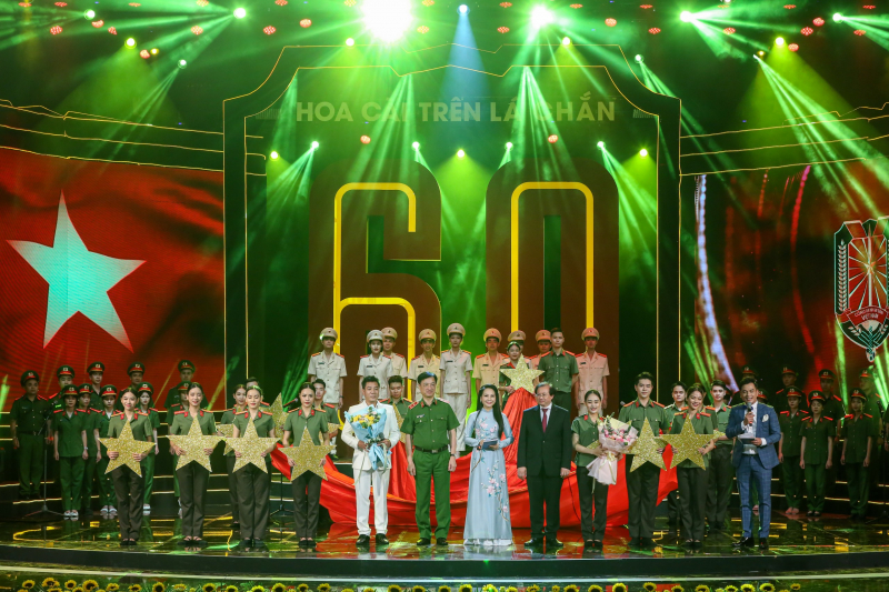 Chương trình giao lưu nghệ thuật “Hoa cài trên lá chắn – 2022”: Khắc họa chân thật, sinh động và ấn tượng về lực lượng CSND -0