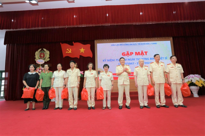 CLB Công an hưu trí khối XDLL CAND gặp mặt kỷ niệm 75 năm Ngày Thương binh liệt sỹ -0