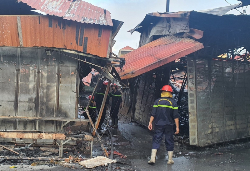 Khám nghiệm điều tra vụ cháy chợ Đọ Xá gây thiệt hại hơn 33 tỷ đồng -0