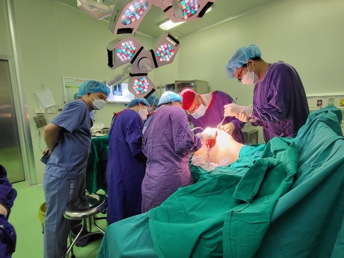 Giúp cô gái 22 tuổi mắc phì đại tuyến vú mức độ trầm trọng bớt tự ti -0