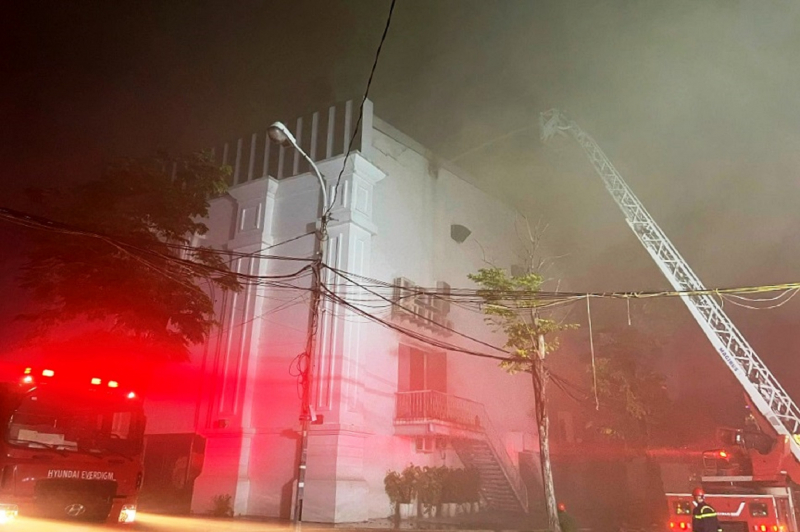 Bùng cháy dữ dội trở lại, vũ trường lớn nhất Hải Phòng bị thiêu trụi -0