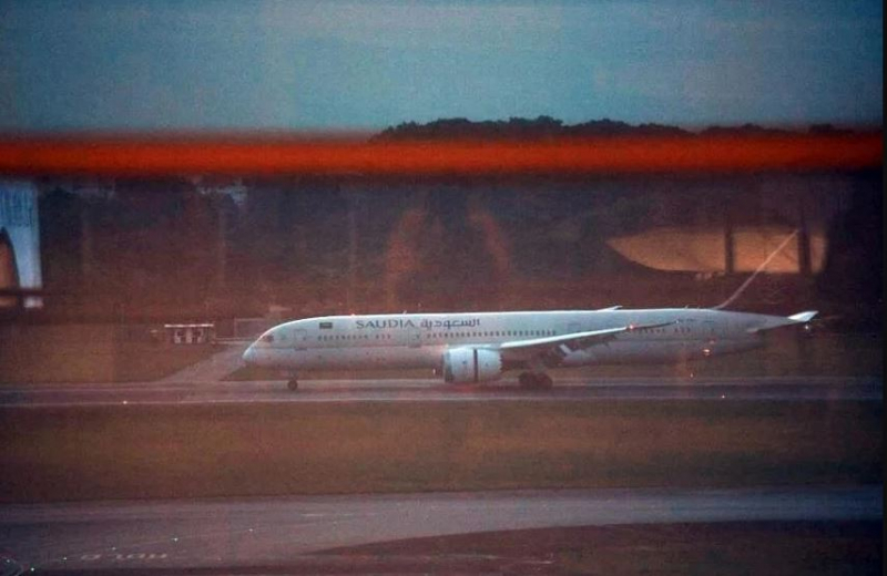 Hé lộ tình tiết cuộc chạy trốn của Tổng thống Sri Lanka  -0