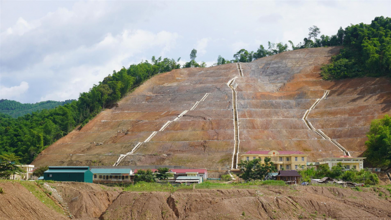 Dự án chống sạt lở gần 40 tỷ vừa làm xong đã hư hỏng -0