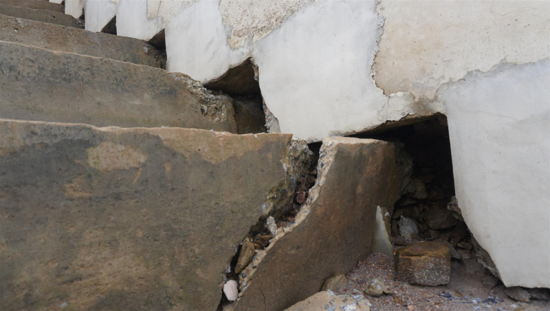 Dự án chống sạt lở gần 40 tỷ vừa làm xong đã hư hỏng -0