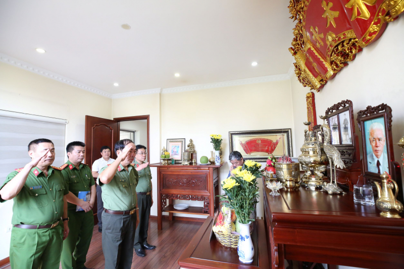 Dâng hương, tri ân công lao to lớn của các đồng chí cố lãnh đạo Bộ Công an  -0