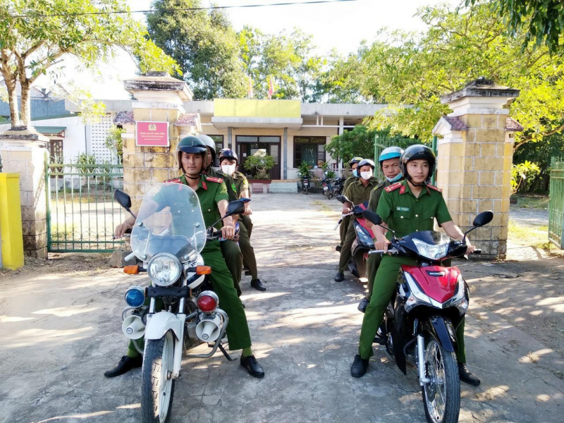 Bình yên bên cửa biển Tư Hiền -0