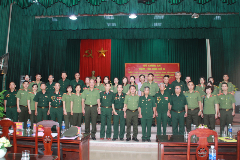 Cụm thi đua số 6 thăm, tặng quà các thương, bệnh binh tại Trung tâm Điều dưỡng Thương binh Kim Bảng -0